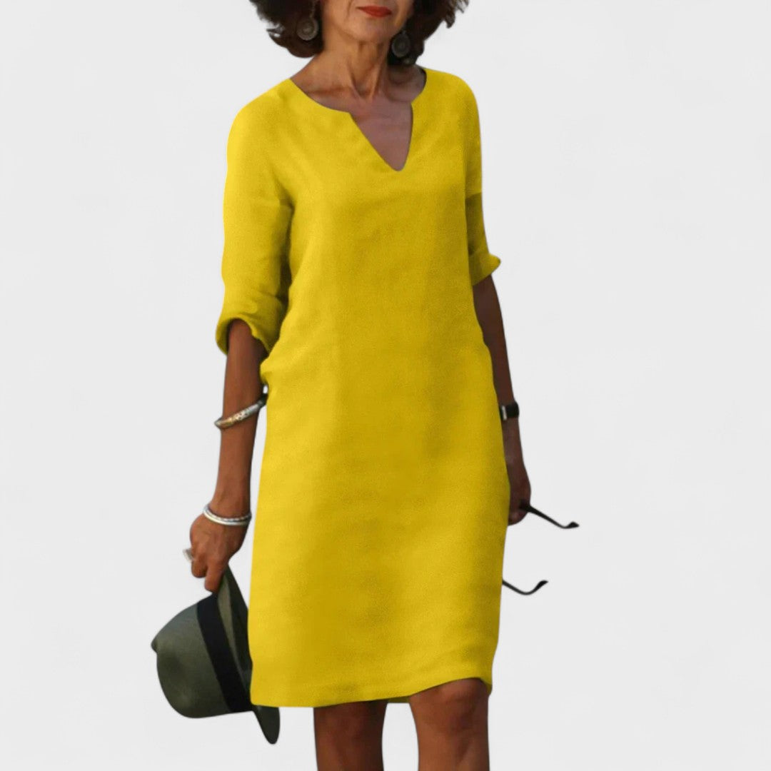 "Lana - Obleka z V-izrezom" could be rewritten as "Lana - V-Neck Dress".